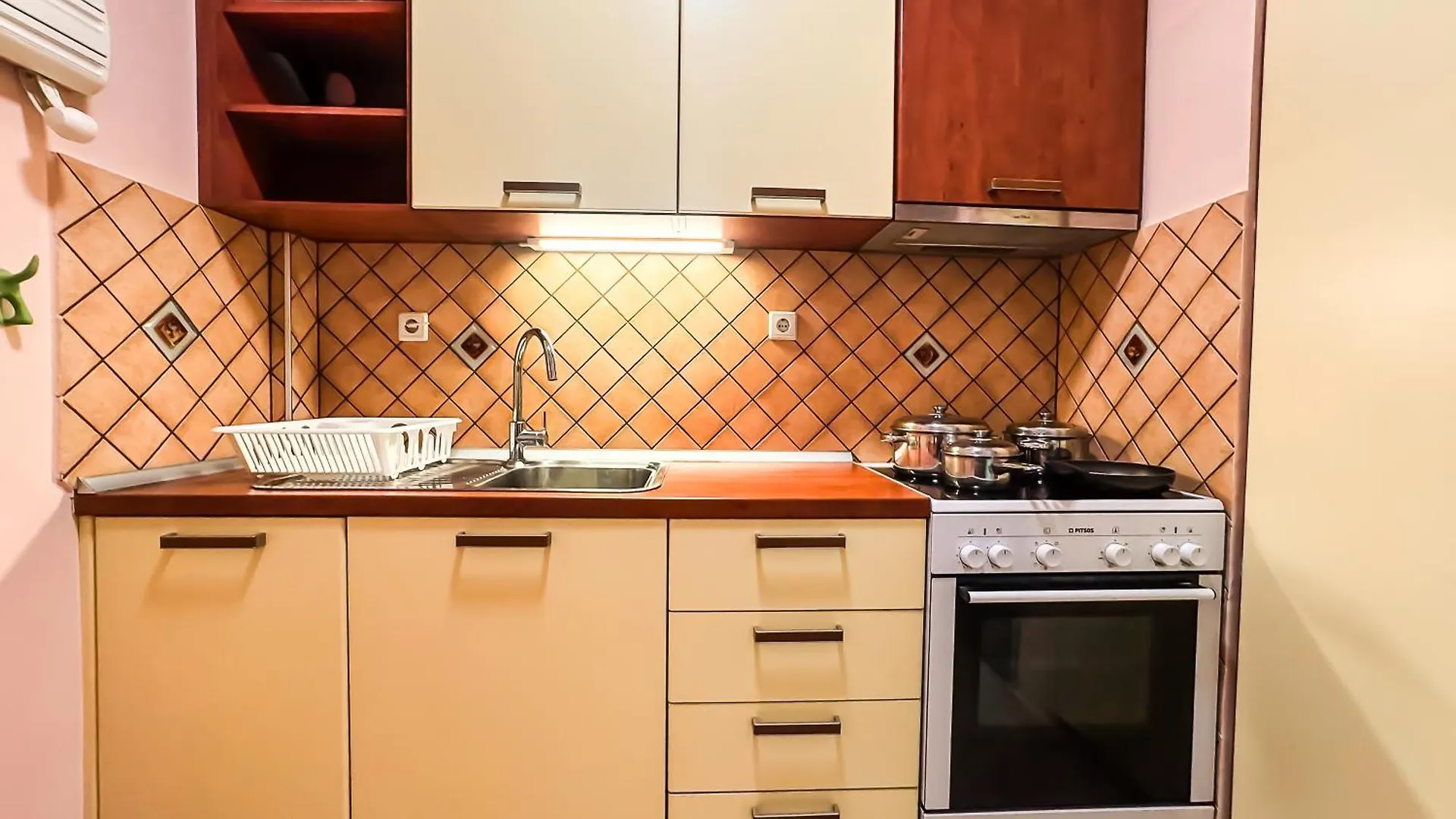 City Center Family Apartment #Propertly Thessaloniki 0*,  Greece